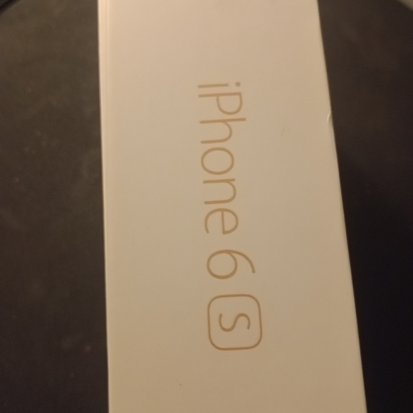 Apple iPhone 6s - Gold - Picture 1 of 5